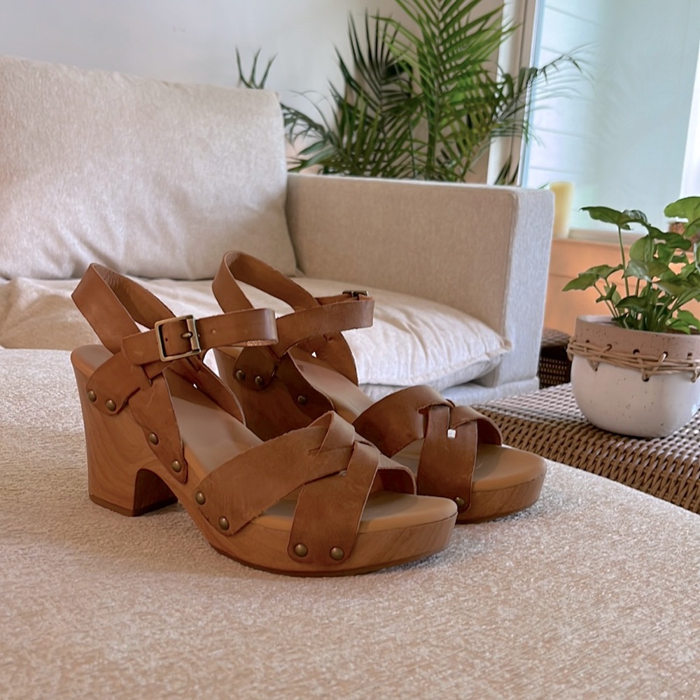 Brand New wegde platform sandals!